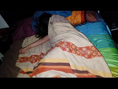 ❤️ Vicfilo kritikante sian junan duonpatrinon dum ŝi dormas. ️ Kvalita porno ĉe porno eo.xxxgr.ru ❌️